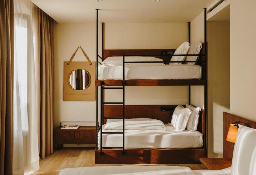 اتاق استاندارد چهارنفره با بالکن, Sonder Casa Luz