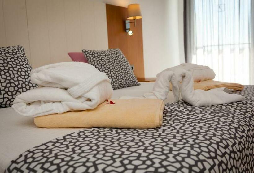 غرفة قياسية مزوَّدة بشُرفة, Timor