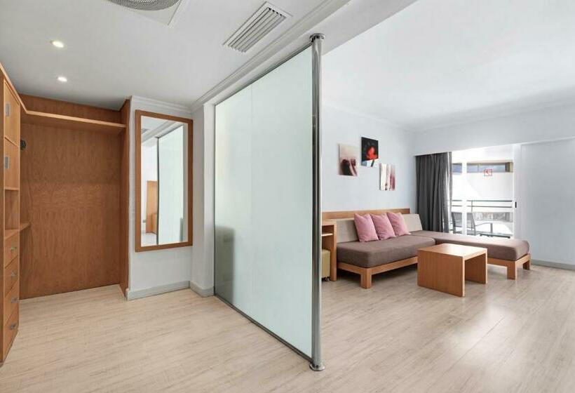 جناح مطلّ علي البحر, Timor