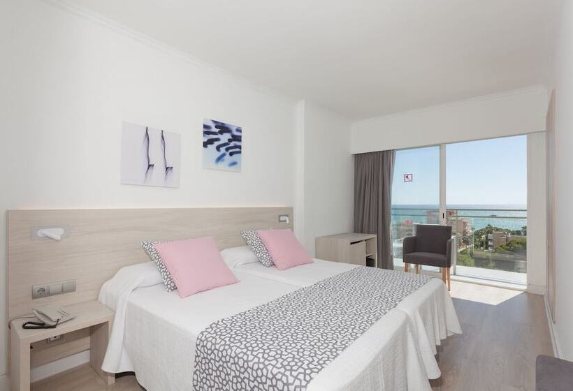 غرفة قياسية مطلّة علي البحر مزوَّدة بشُرفة, Timor