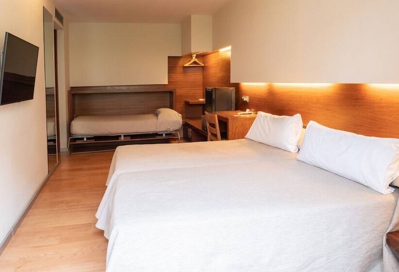 اتاق استاندارد سه نفره, Turin Barcelona