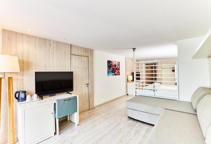 جناح جونيور, Leonardo Royal Hotel Mallorca