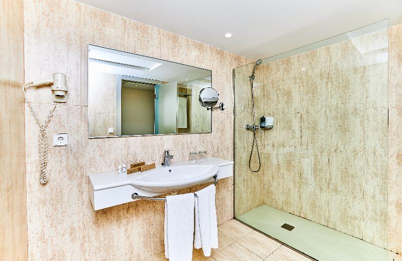 جناح جونيور, Leonardo Royal Hotel Mallorca