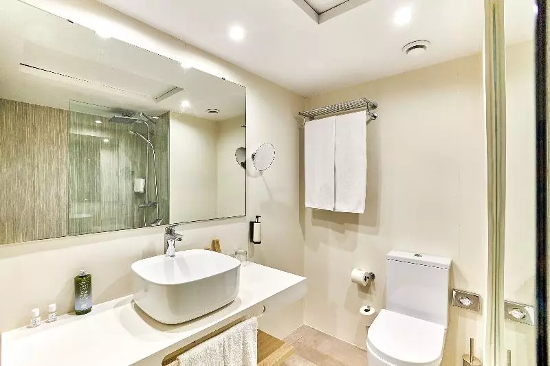 اتاق لوکس سه تخته, Leonardo Royal Hotel Mallorca