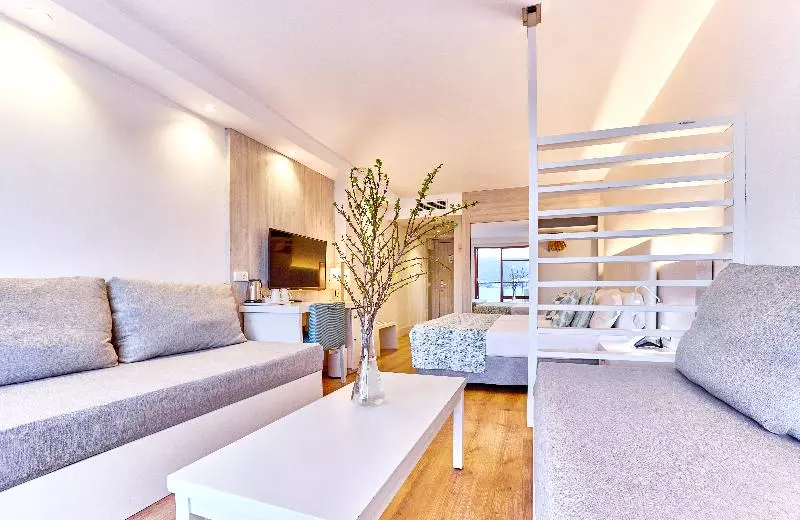 اتاق لوکس چهار تخته, Leonardo Royal Hotel Mallorca