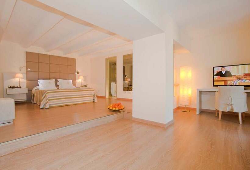 جناح جونيور مزوَّد بتراس, L’hermitage Hotel & Spa