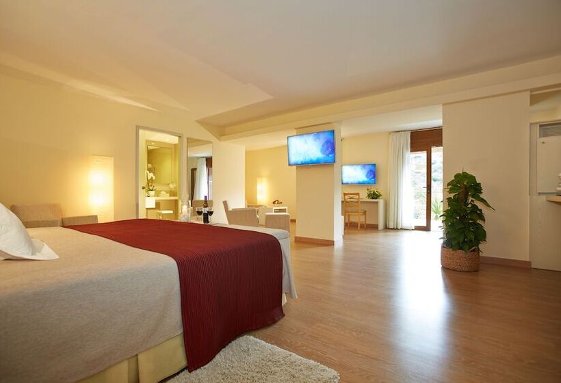 جناح جونيور مزوَّد بتراس, L’hermitage Hotel & Spa