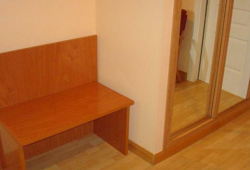 اتاق استاندارد یک نفره, Alfonso Viii De Cuenca