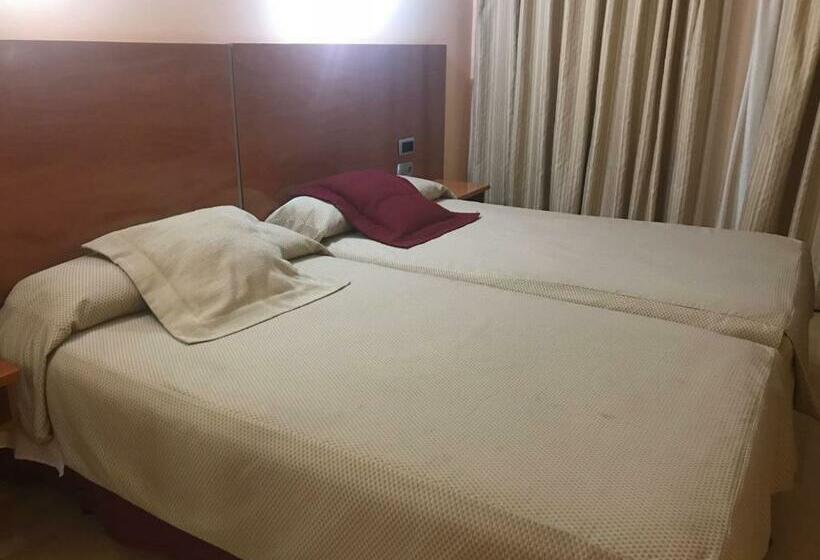 اتاق استاندارد سه نفره, Alfonso Viii De Cuenca