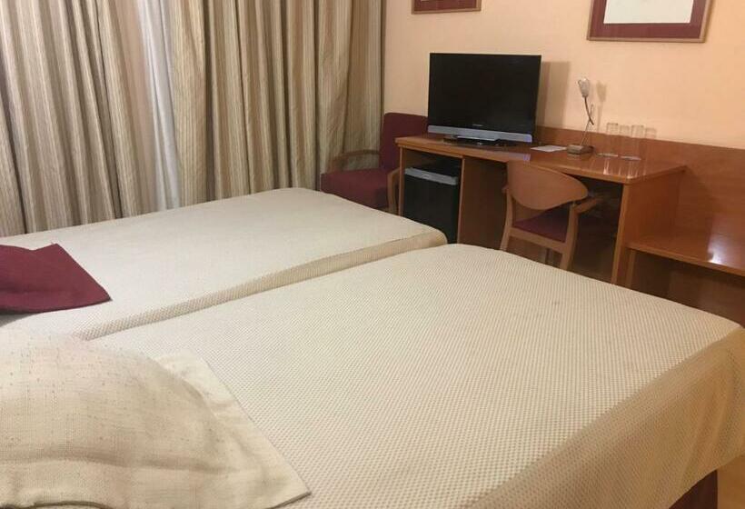 اتاق استاندارد سه نفره, Alfonso Viii De Cuenca