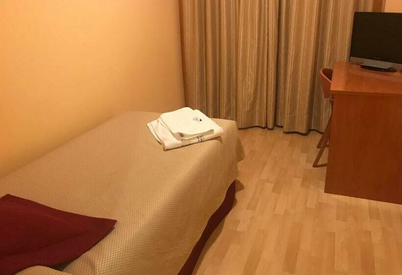 اتاق استاندارد سه نفره, Alfonso Viii De Cuenca