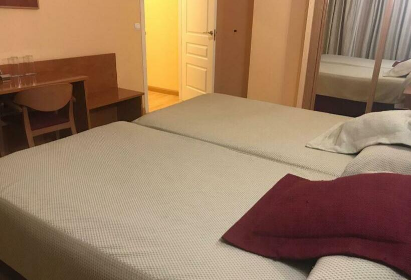 اتاق استاندارد سه نفره, Alfonso Viii De Cuenca