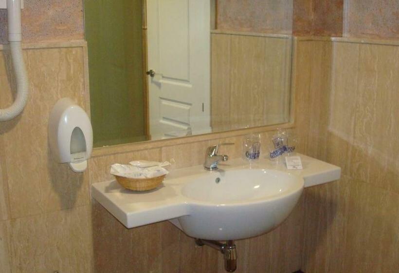 Habitación Triple Estándar, Alfonso Viii De Cuenca