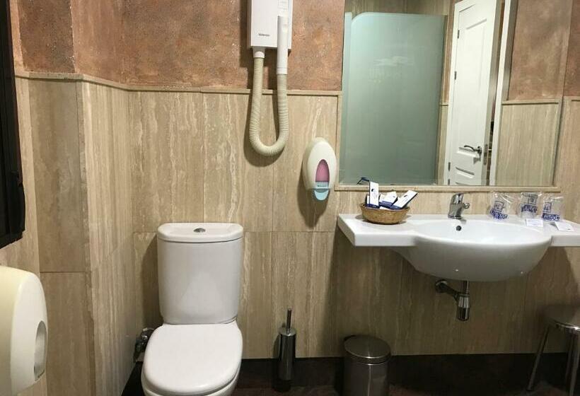 اتاق استاندارد سه نفره, Alfonso Viii De Cuenca