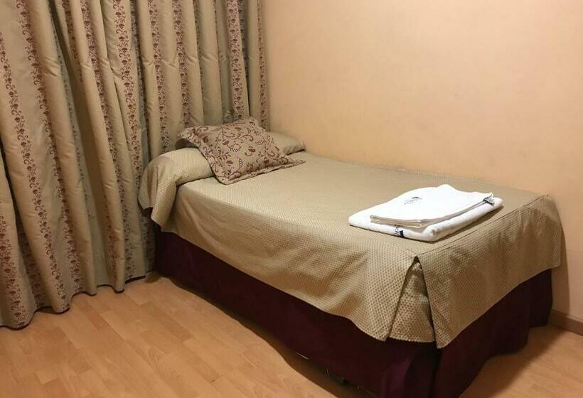 اتاق استاندارد سه نفره, Alfonso Viii De Cuenca