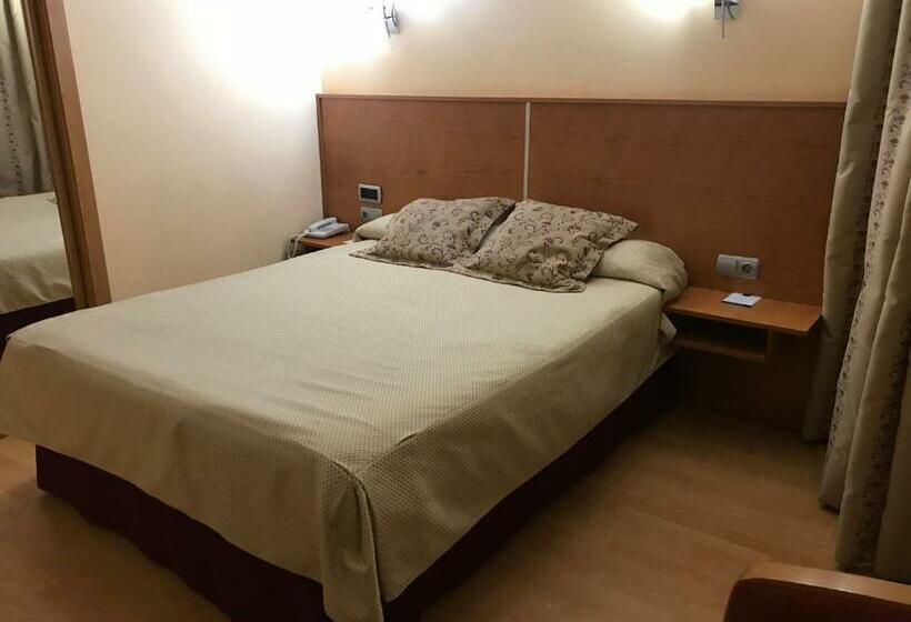 اتاق استاندارد سه نفره, Alfonso Viii De Cuenca