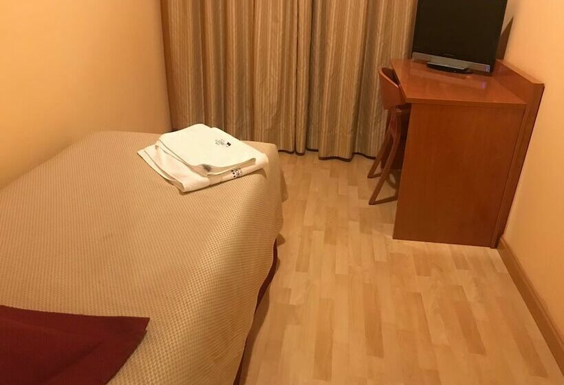 اتاق استاندارد سه نفره, Alfonso Viii De Cuenca