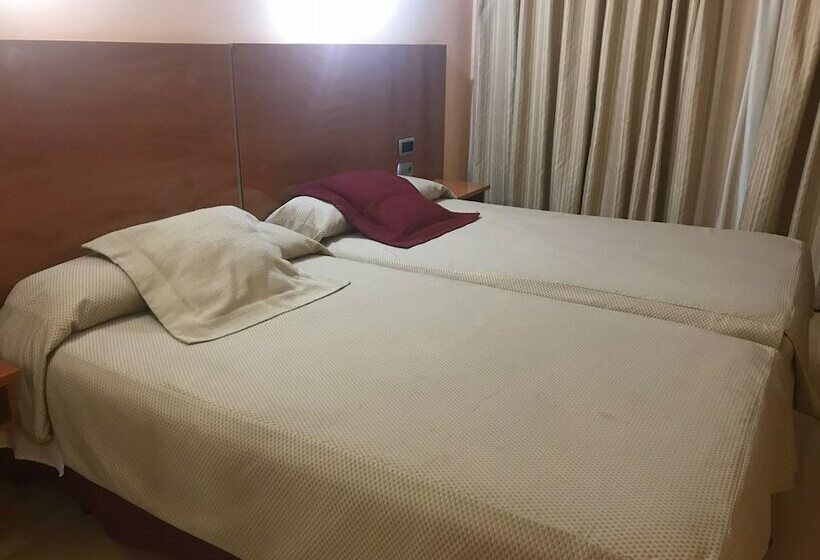 اتاق استاندارد سه نفره, Alfonso Viii De Cuenca