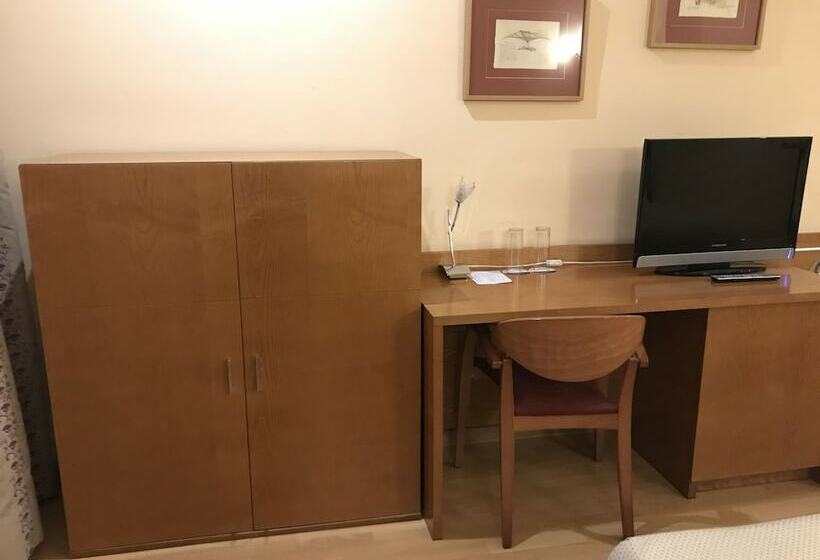 اتاق استاندارد, Alfonso Viii De Cuenca