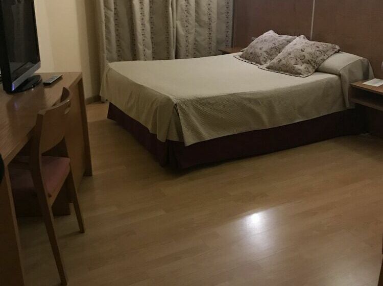 اتاق استاندارد, Alfonso Viii De Cuenca