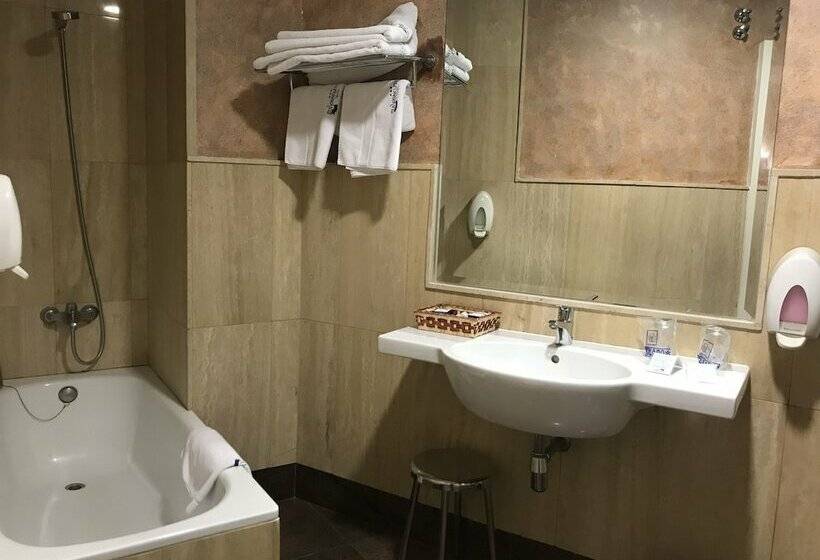 اتاق استاندارد, Alfonso Viii De Cuenca