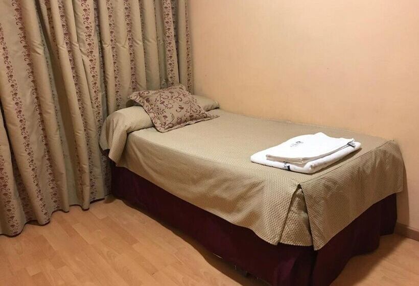 اتاق استاندارد سه نفره, Alfonso Viii De Cuenca