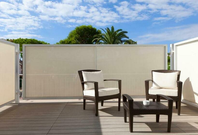 Premium Kolmen Hengen Huone, Alga