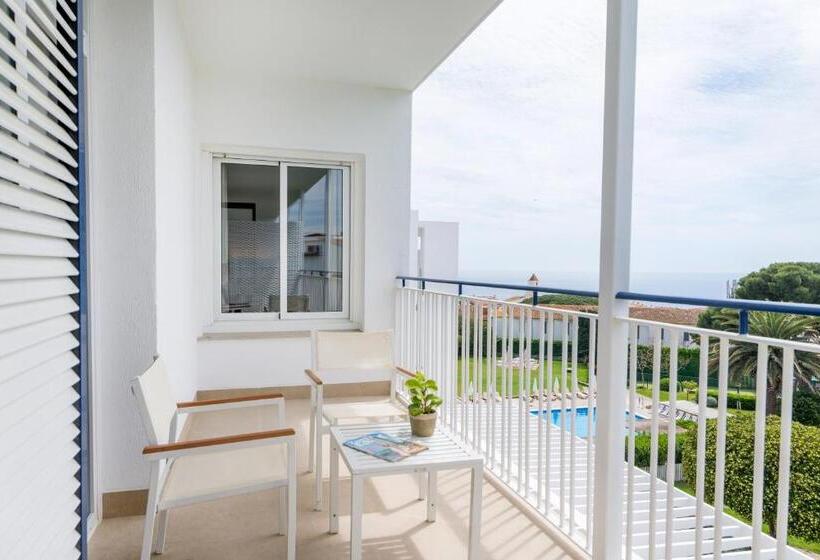 اتاق خانوادگی با چشمانداز دریا, Alga