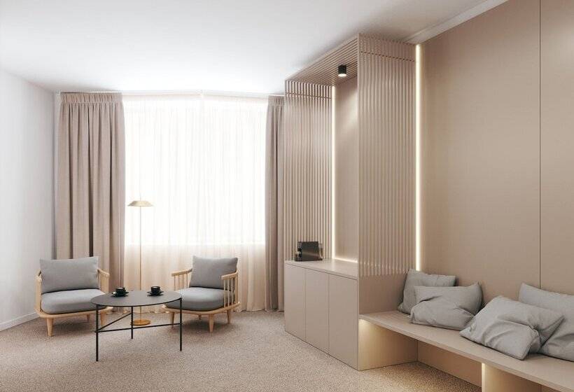 小型套房, Carlemany Girona