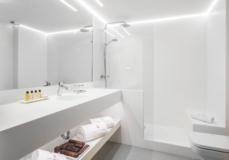 标准间, Carlemany Girona