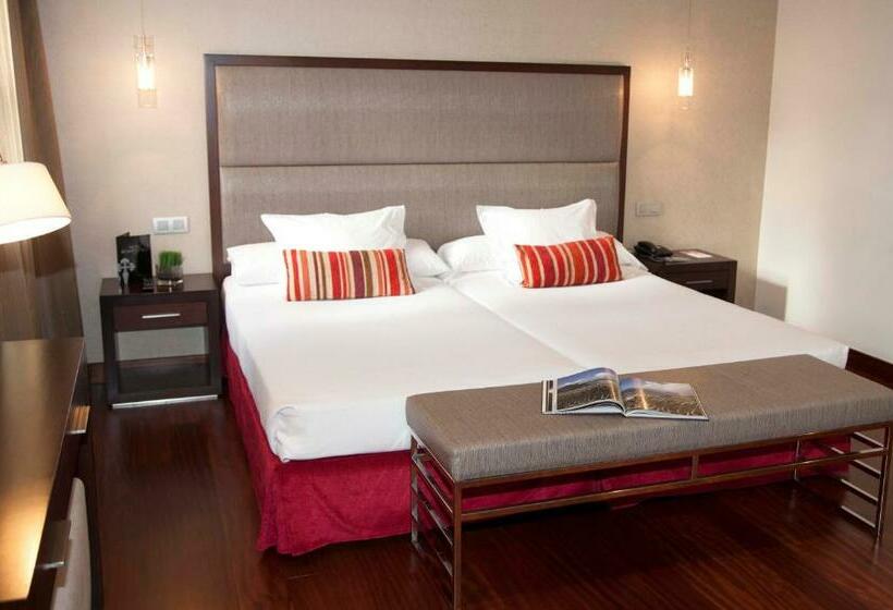 חדר סטנדרט, Compostela