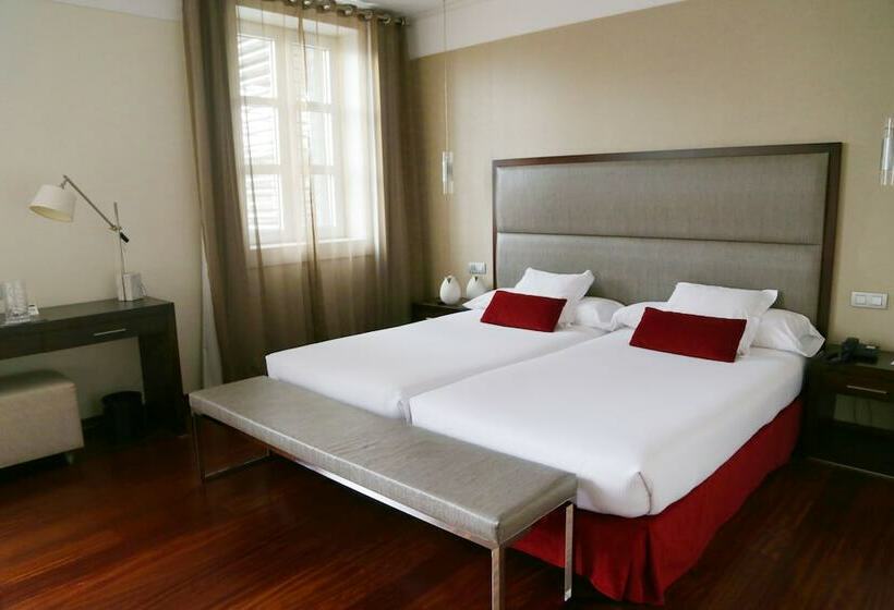 חדר סטנדרט, Compostela