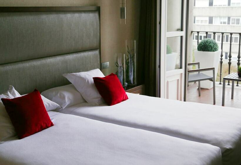 חדר סטנדרט, Compostela