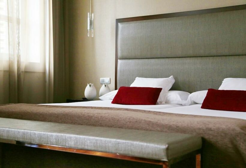 חדר סטנדרט, Compostela