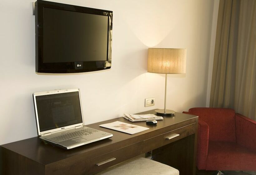 חדר סטנדרט, Compostela