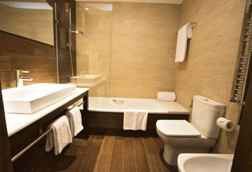 חדר סטנדרט, Compostela