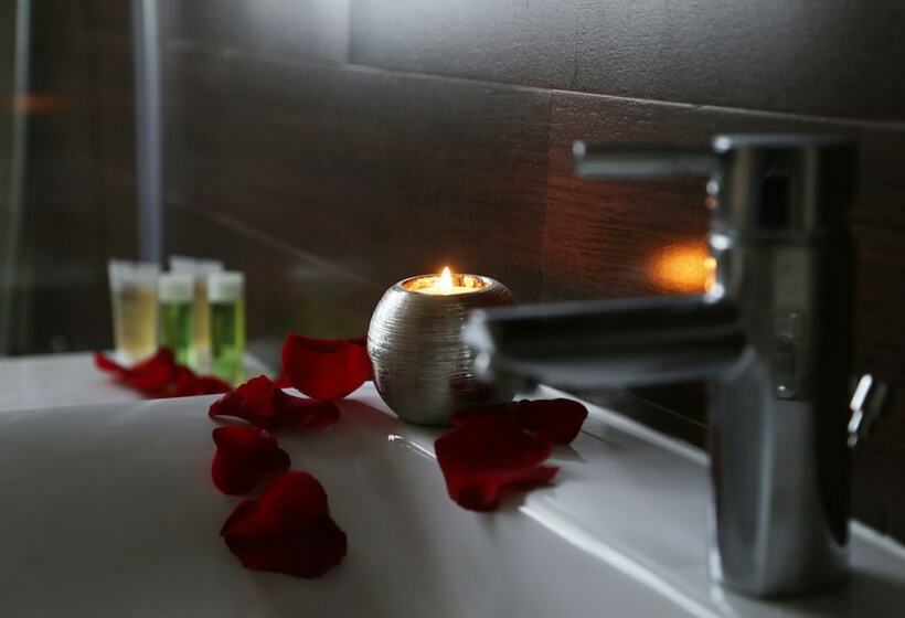 חדר סטנדרט, Compostela