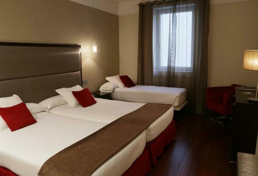 חדר סטנדרט לשלושה, Compostela