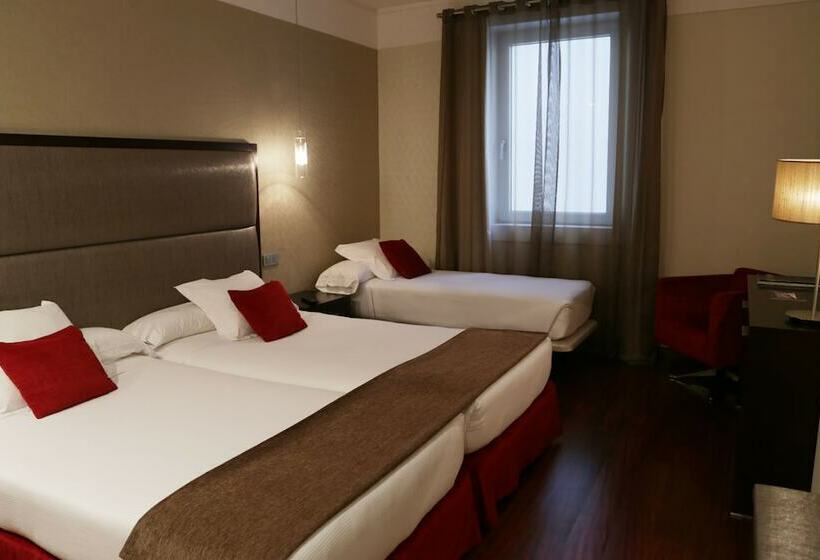 חדר סטנדרט לשלושה, Compostela