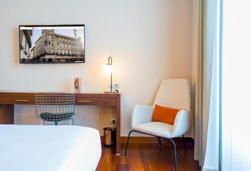 חדר סטנדרט, Compostela