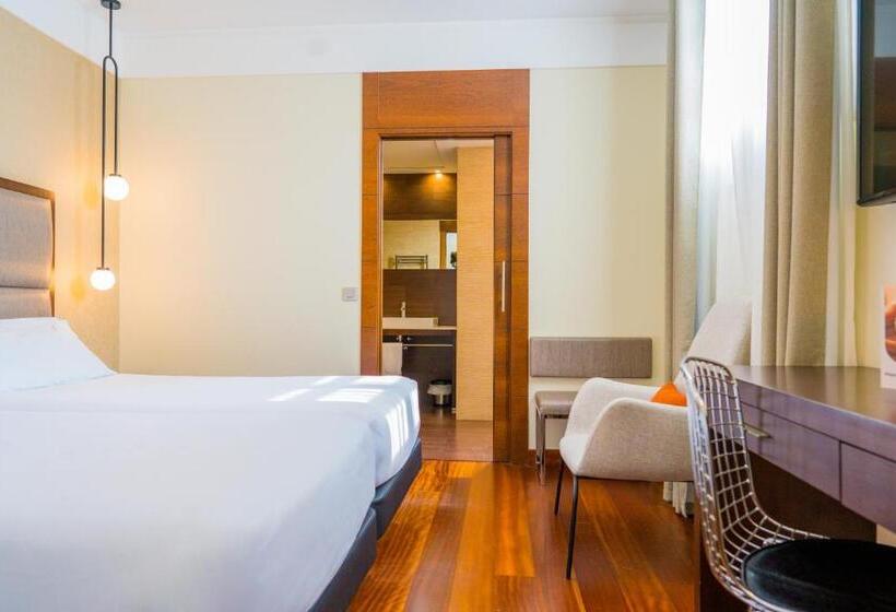 חדר סטנדרט, Compostela