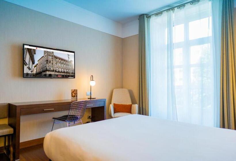 חדר סטנדרט, Compostela