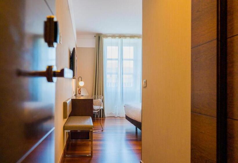 חדר סטנדרט, Compostela