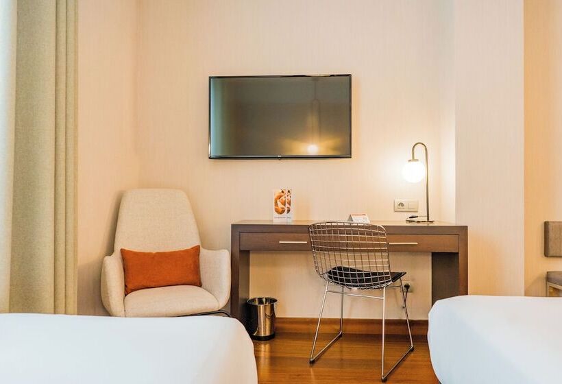 חדר סטנדרט, Compostela