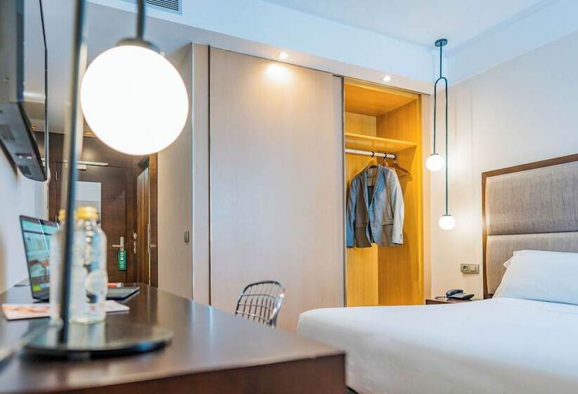 חדר סטנדרט, Compostela