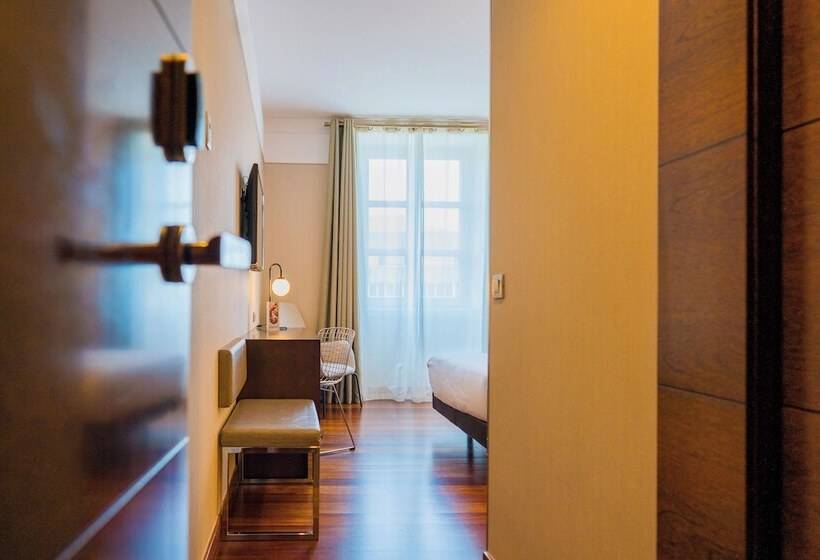 חדר סטנדרט, Compostela