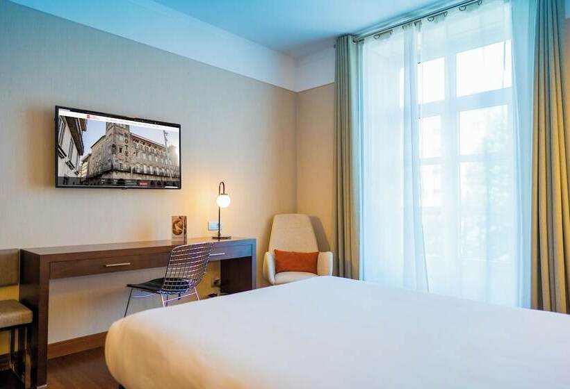 חדר סטנדרט, Compostela