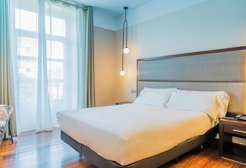 חדר סטנדרט, Compostela