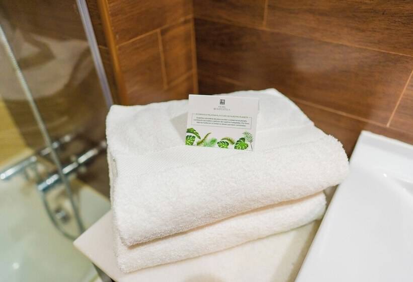 חדר סטנדרט לשלושה, Compostela