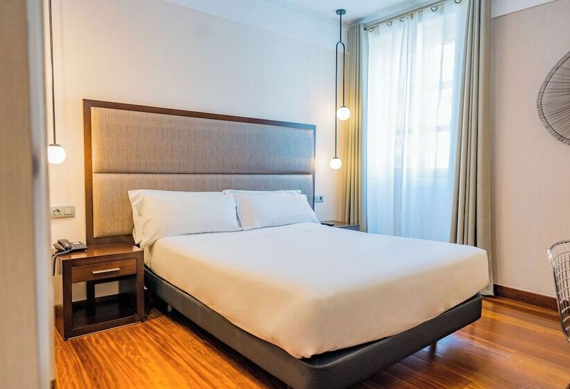 חדר סטנדרט, Compostela